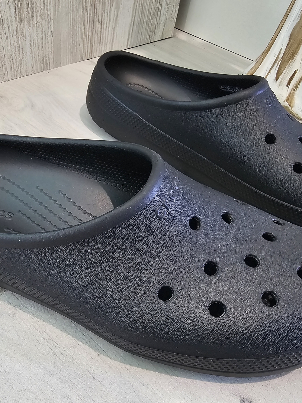 Crocs Classic Clog Style Slip-On - Black With No Strap Size 8